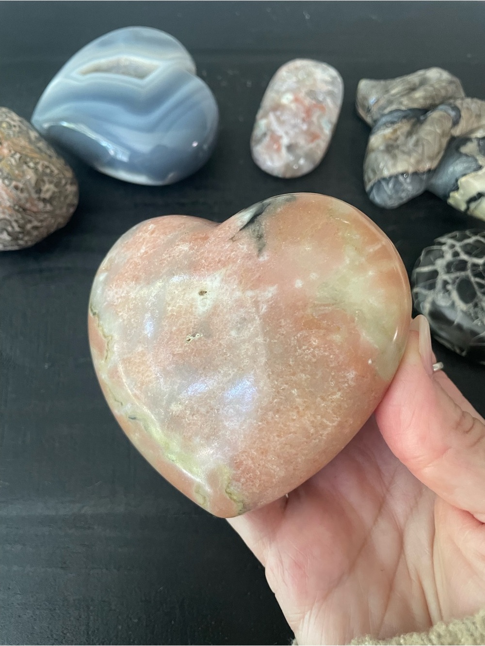 Large polished crystal, heart and peach calcite - Picture 7 of 10